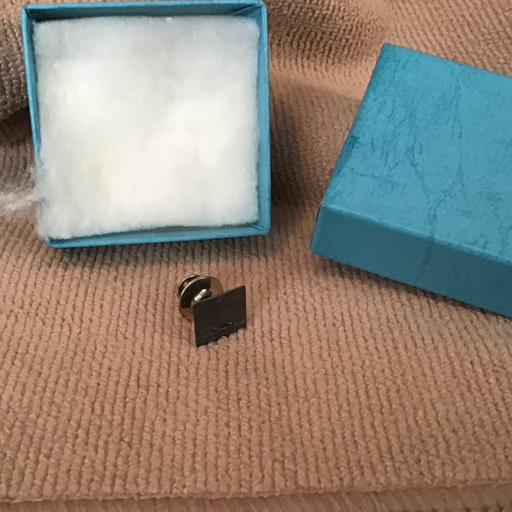 Vintage tie tack or lapel pin;  unknown metal- very unique - Picture 2 of 2